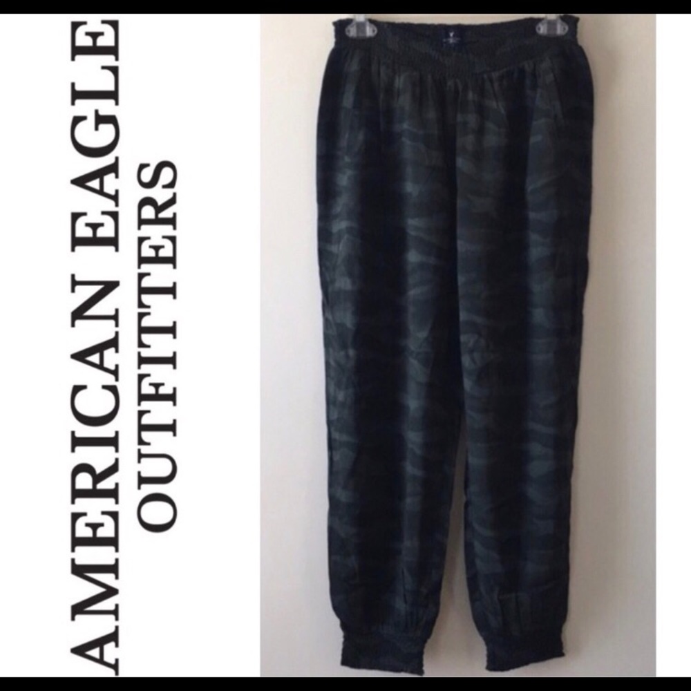 American eagle Camo Joggers size small